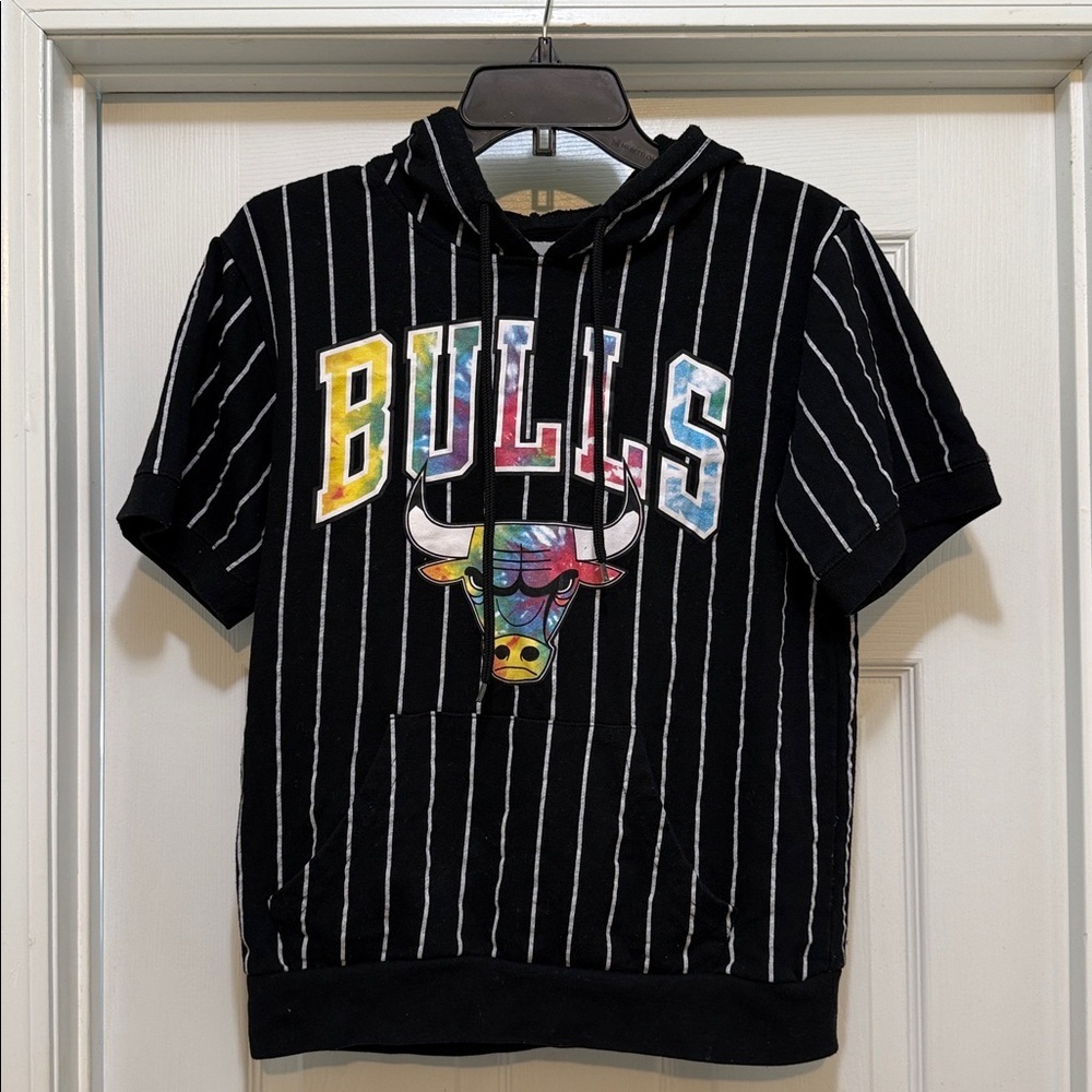 Chicago Bulls Short Sleeve Hoodie | NBA Pinstripe Graphic | Small